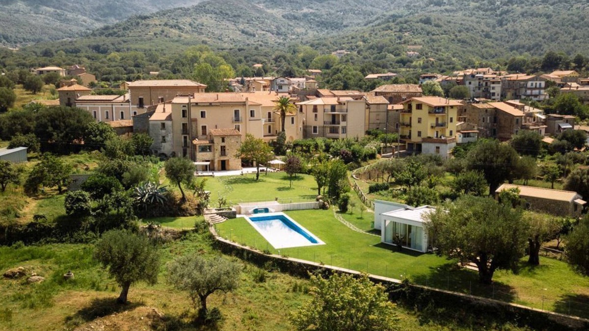 Vallo della Lucania Villa | Villa Angelico - Six Bedroom Villa, Sleeps 12