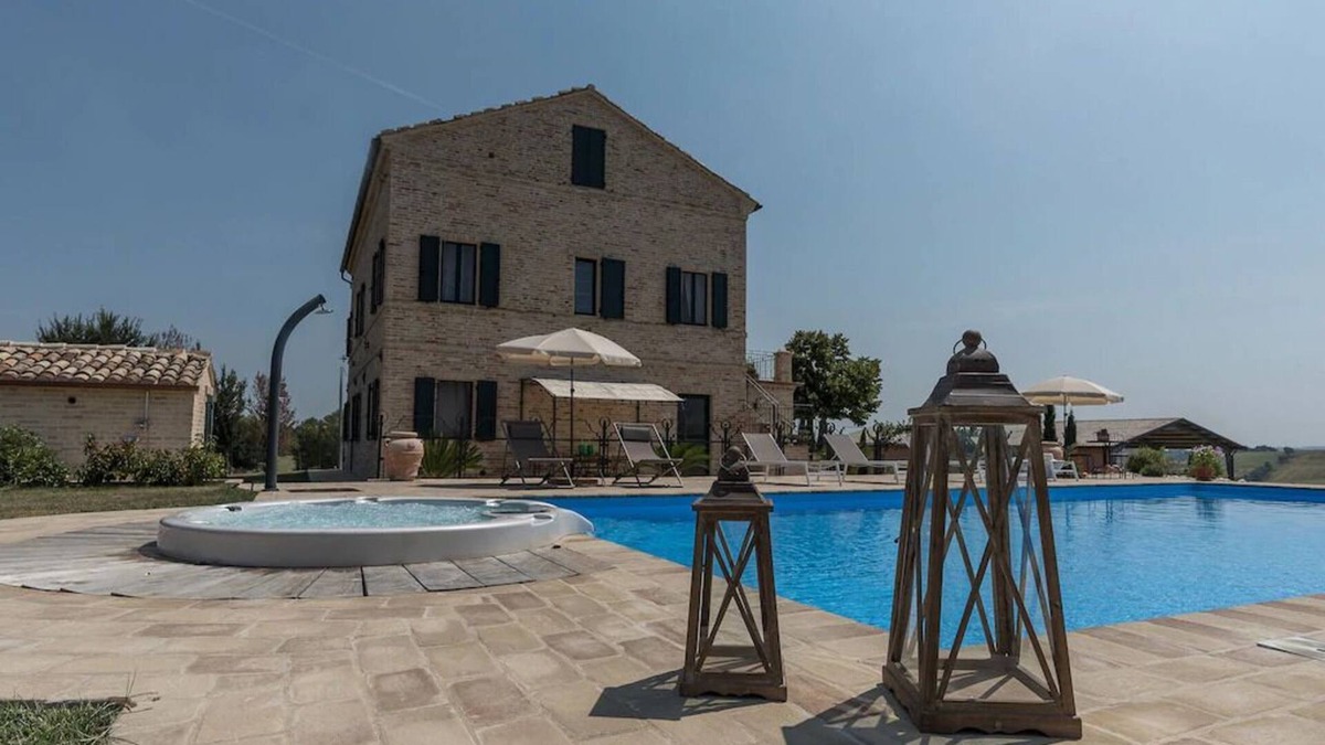 Corridonia Villa | Villa Anita, framed in the rolling hills of the Le Marche