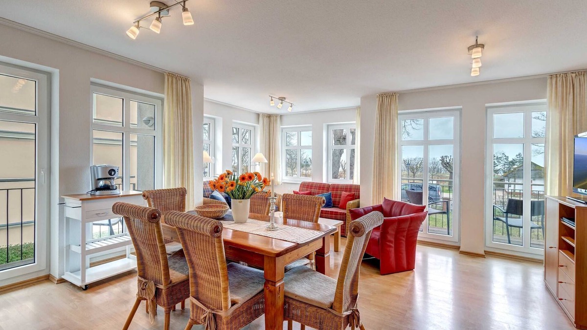Ahlbeck Apartment | Villa Aquamarina Whg. 13, BALCONY w. LAKE VIEW, CHAIR - Villa Aquamarina, 1st floor