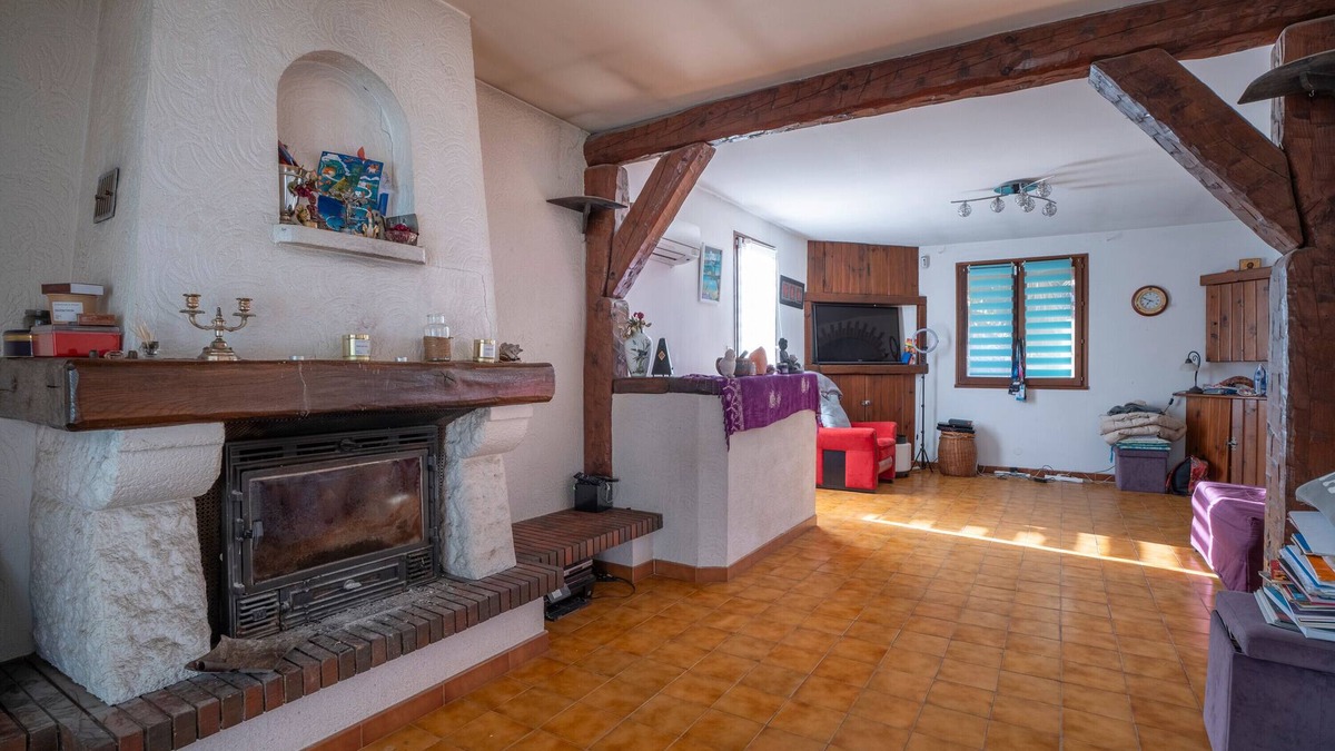 La Crau House | Villa 'Arbre De Vie' with Private Terrace, Private Garden and Wi-Fi