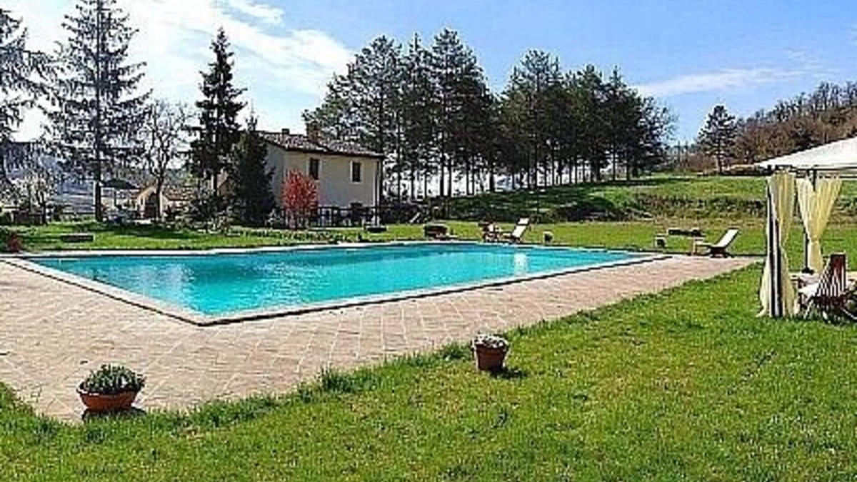 Montone Villa | Villa Aria: A splendid four-story historical villa surrounded by meadows and by green hills, with Free WI-FI.