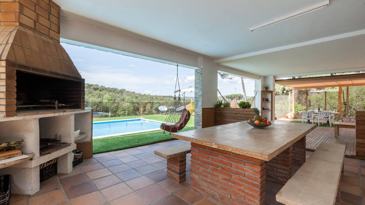 Llinars del Valles Villa | Villa "Armonia Completa" with Mountain View, Private Pool & Wi-Fi