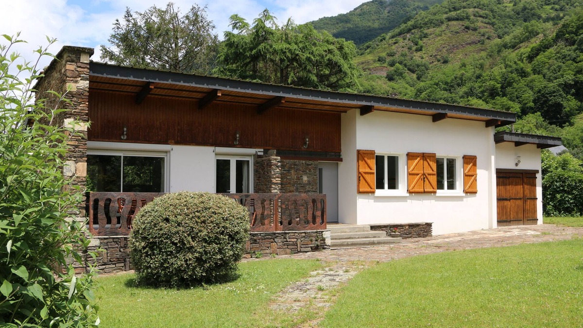 Juzet-de-Luchon House | Villa Art Natura, completely renovated and new equipped (very good bedding)