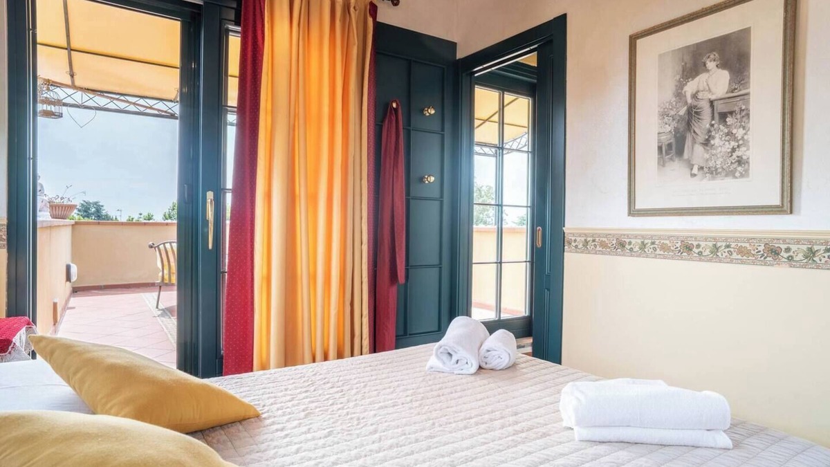 Padenghe sul Garda Villa | Villa Artemisia (Portion of a Villa) – Luxury Villa