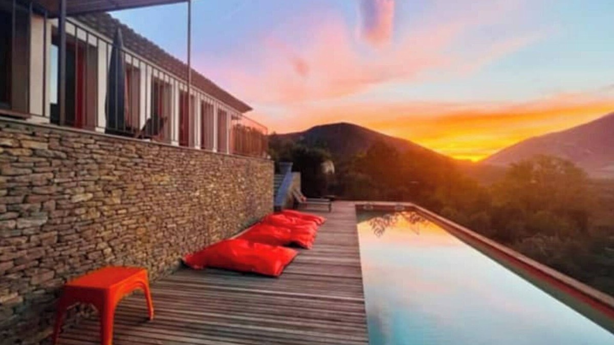Mollans-sur-Ouveze Villa | VILLA ASTERISK design facing Mont Ventoux