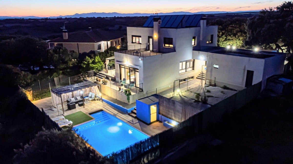 Valdeaveruelo Villa | Villa at 45 km from Madrid / El Sitio de Pepe