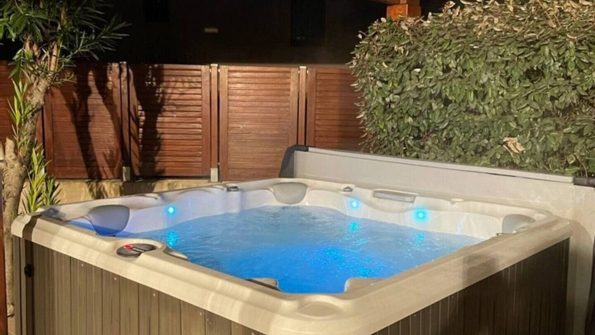 Sorede Villa | Villa at the foot of the Albères/pool and jacuzzi