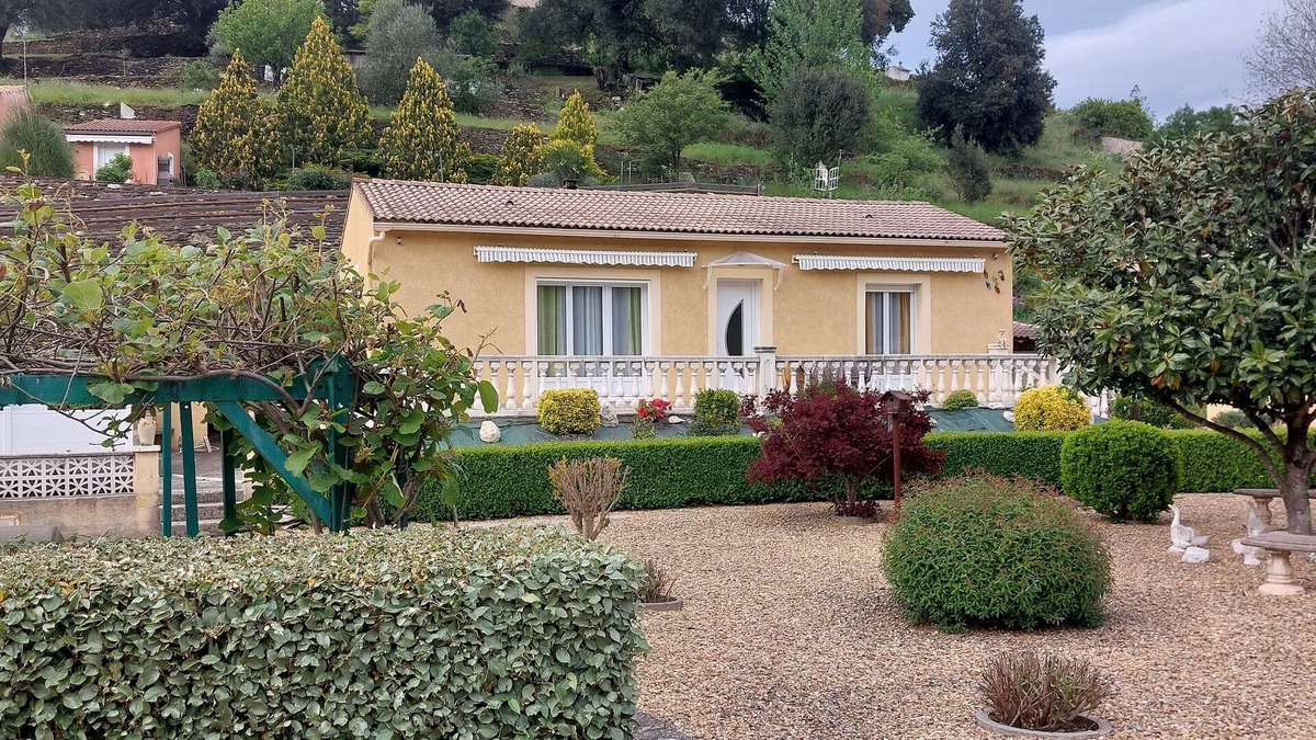 Le Collet-de-Deze Villa | Villa at the foot of the Cevennes