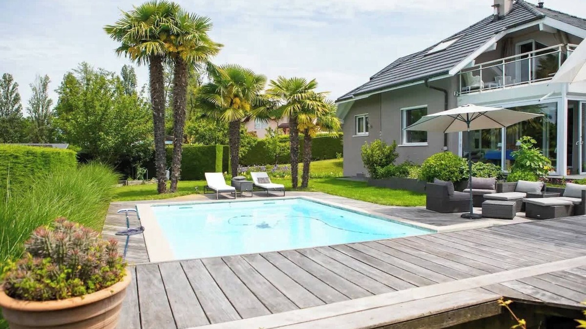 Nernier House | Villa au bord du lac avec piscine privee et acces direct au lac
