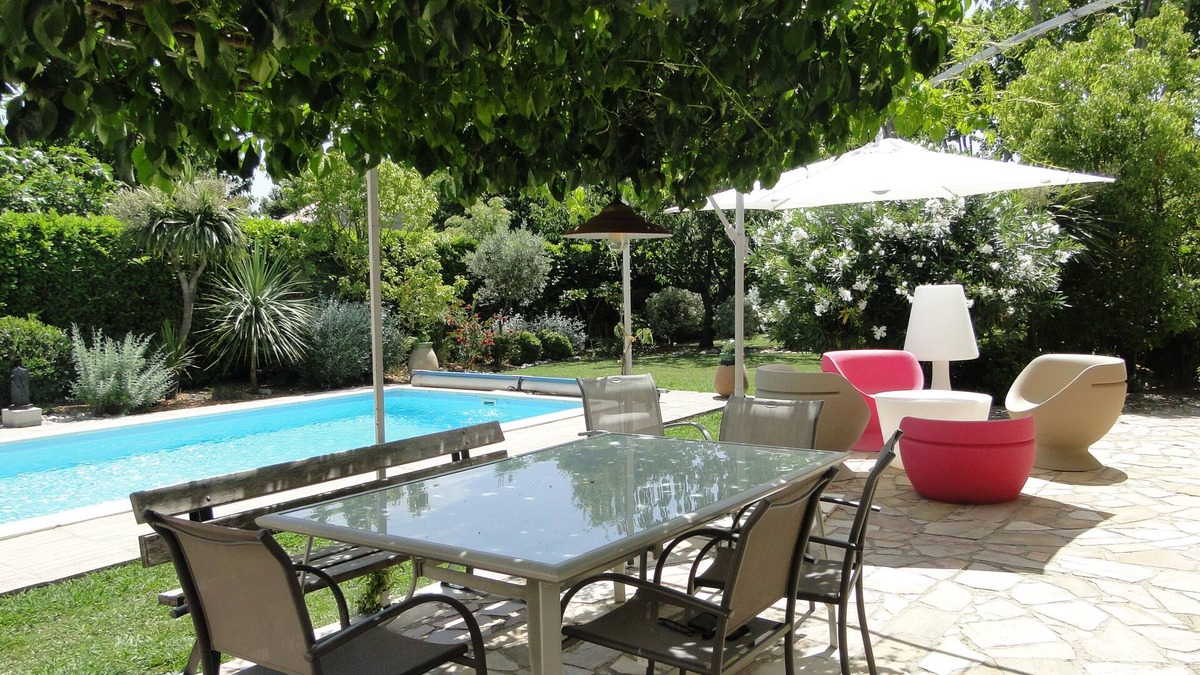 Senas Villa | Villa au Cœur de la Provence Avec Piscine