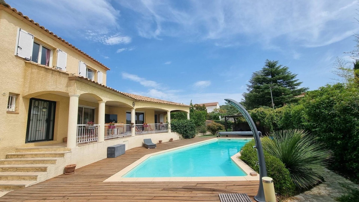Vailhauques Villa | Villa au Calme Avec Piscine Chauffée - 5 Chambres