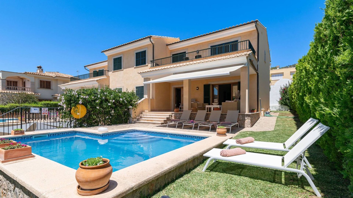 Alcanada Villa | Villa Aucanada for 8 people in a quiet area