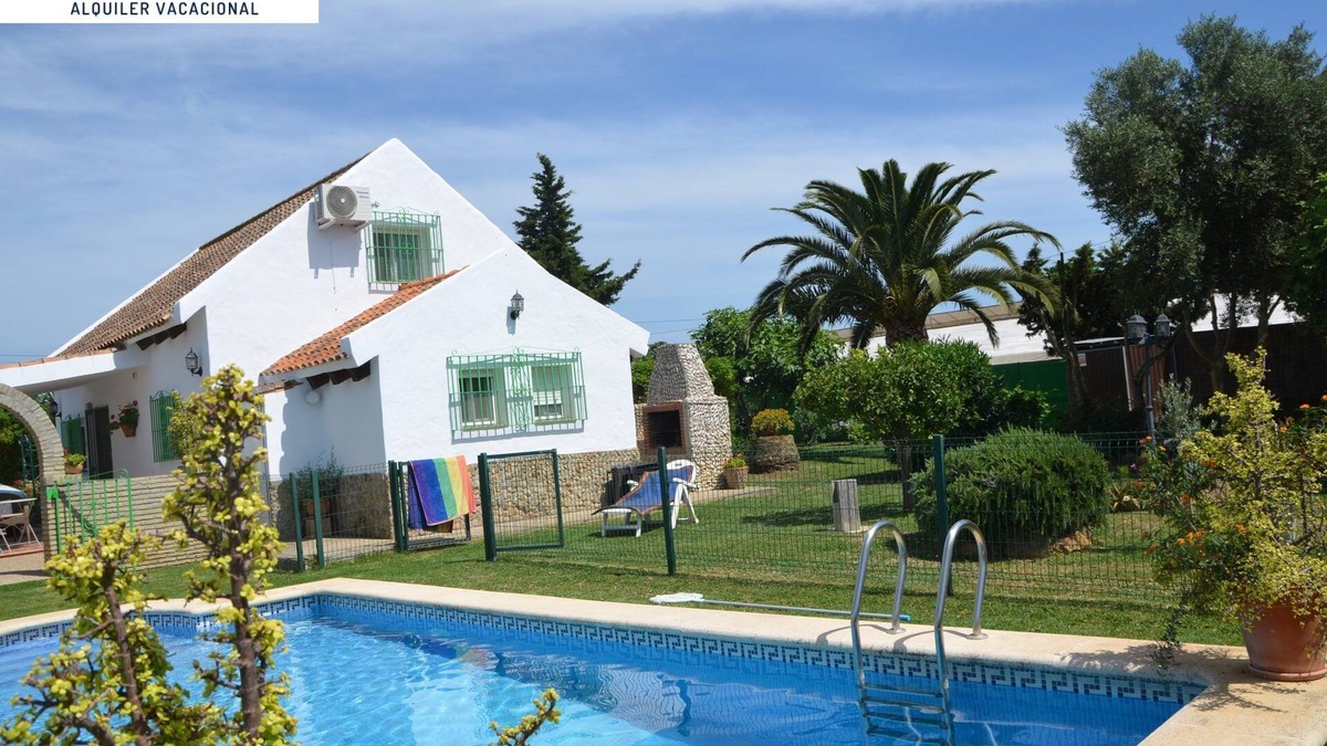 Conil de la Frontera Ski Chalet | Villa Aurora, spectacular house with garden and pool