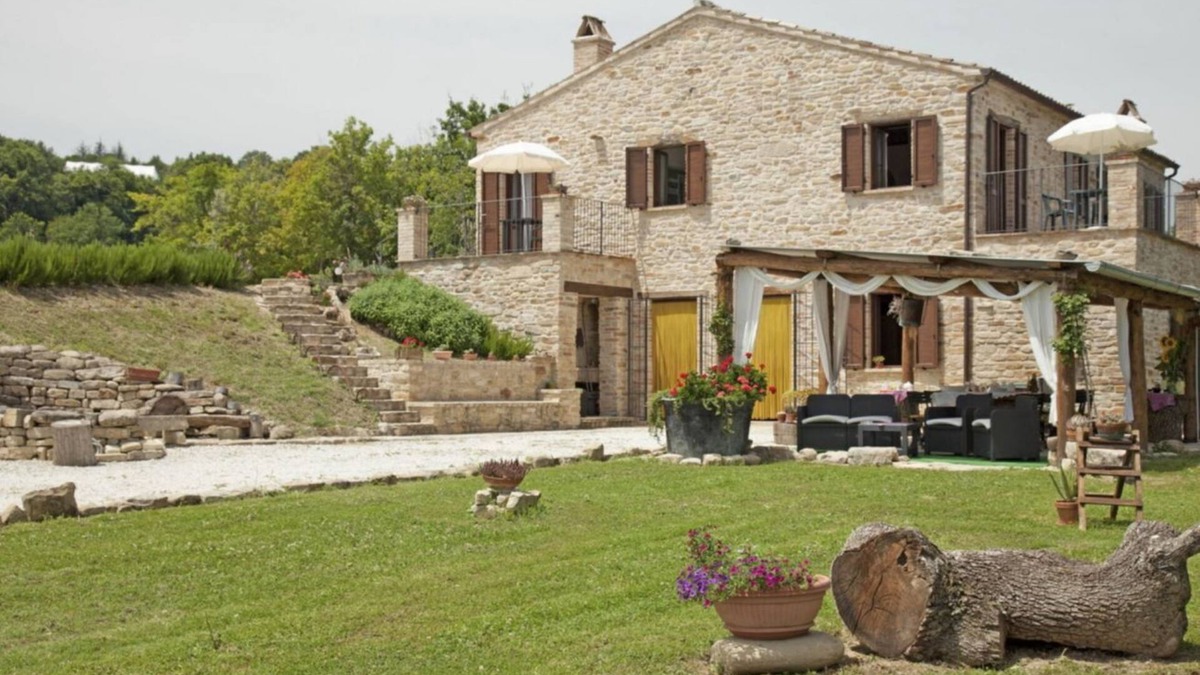 Montelparo Villa | Villa Aurora - Delightful villa with pool and a/c in the Marche countryside
