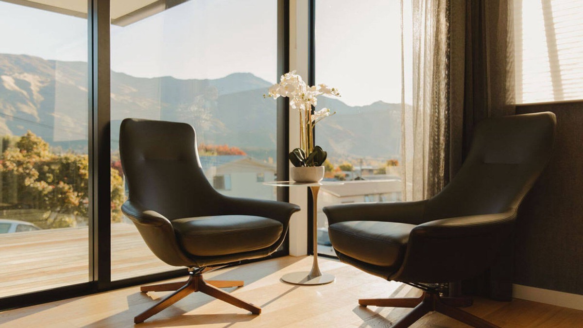 Wanaka Villa | Villa Aurora | Gas Fire +AC + BBQ
