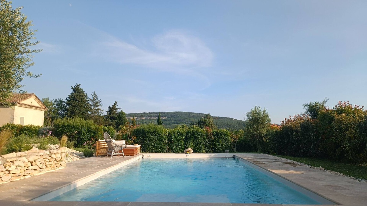 Valaurie Villa | Villa Avec Belle Vue, Piscine et Terrain de Pétanque