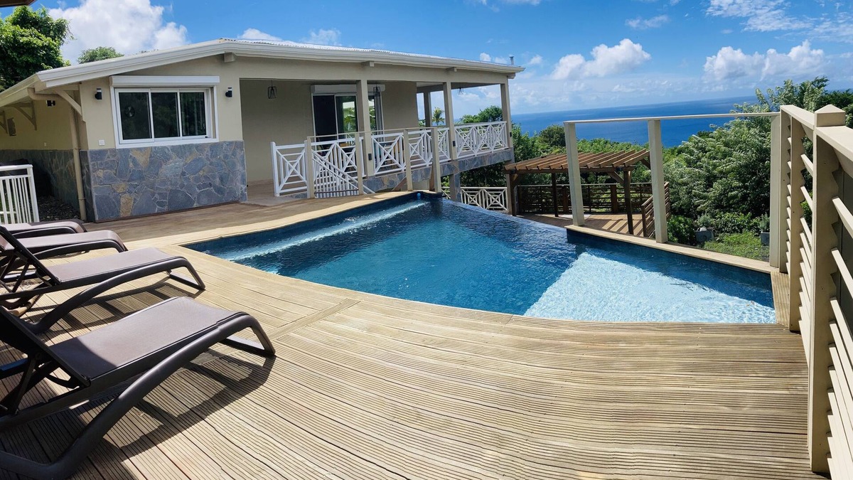 Les Anses-d'Arlets House | Villa Avec Piscine à Débordement vue mer aux Anses D'arlet 4