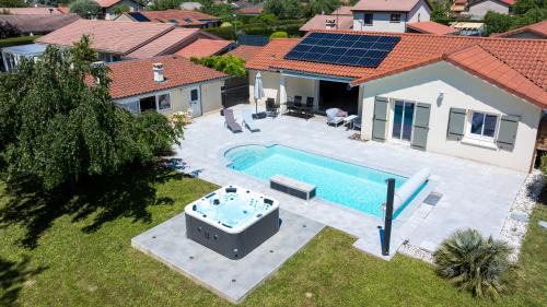 Amberieux-en-Dombes Villa | Villa avec Piscine, Jacuzzi et Sauna Privé dans les Dombes