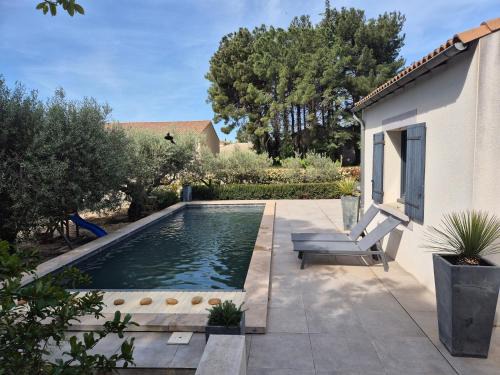 Domazan Villa | Villa avec piscine dans un domaine viticole