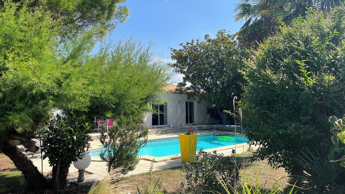 La Jarne Villa | Villa avec piscine et une belle salle de jeux pour les grands et les petits.
