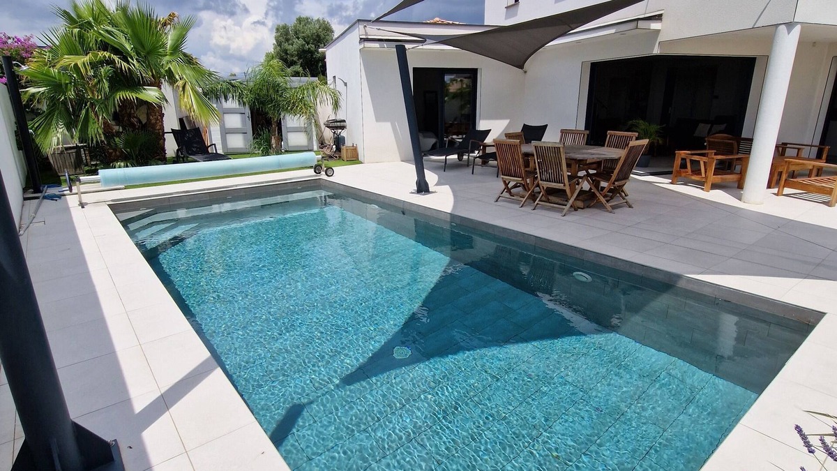 Bessan Villa | Villa Avec Piscine Proche mer