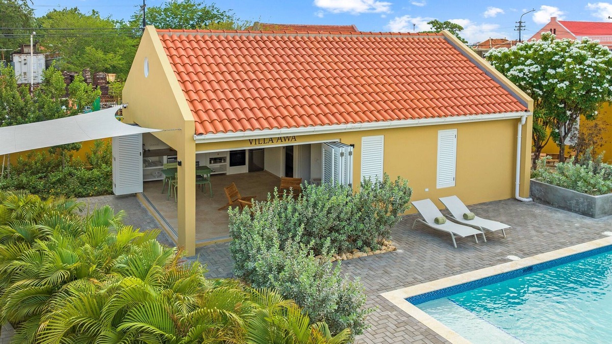 Koralengebied Villa | Villa Awa – Modern Vacation Villa with Shared Pool & Private Terrace