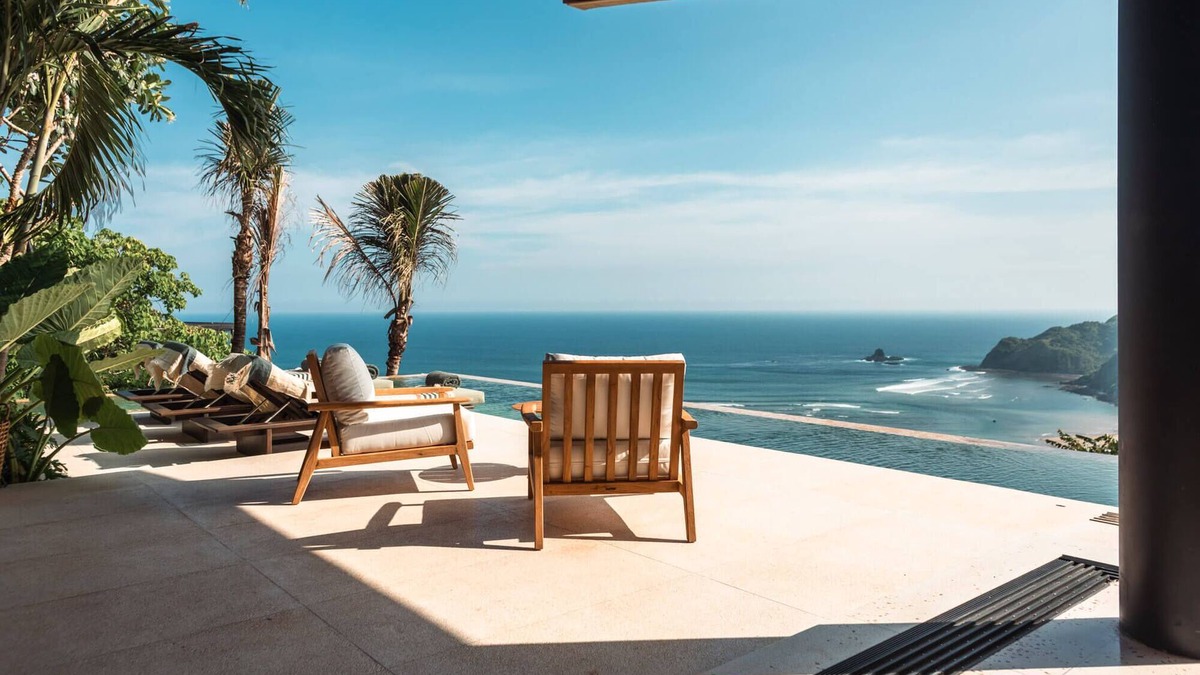 Praya Barat Villa | Villa Awasi - 3 Bedroom - 1 TV room with sofa bed at Tampah Hills