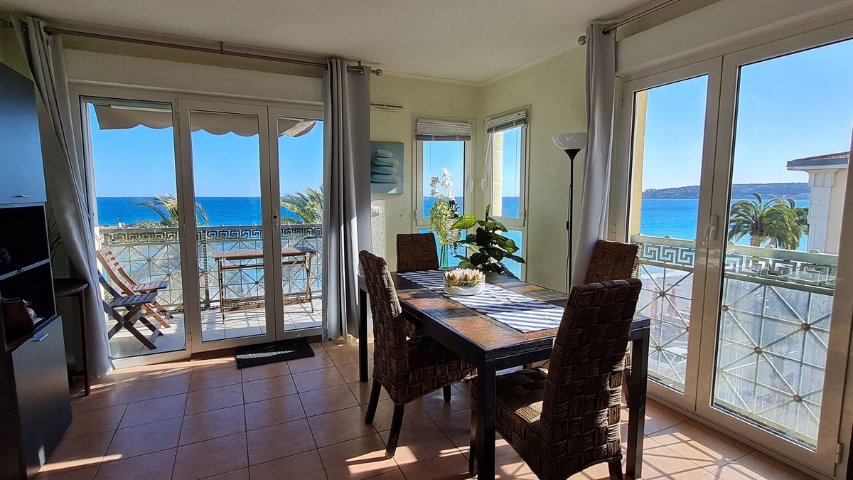 Old Town Apartment | Villa Azzurra, 'De Luxe' flat, Sea Front, 4th floor of 5, super-equipped.