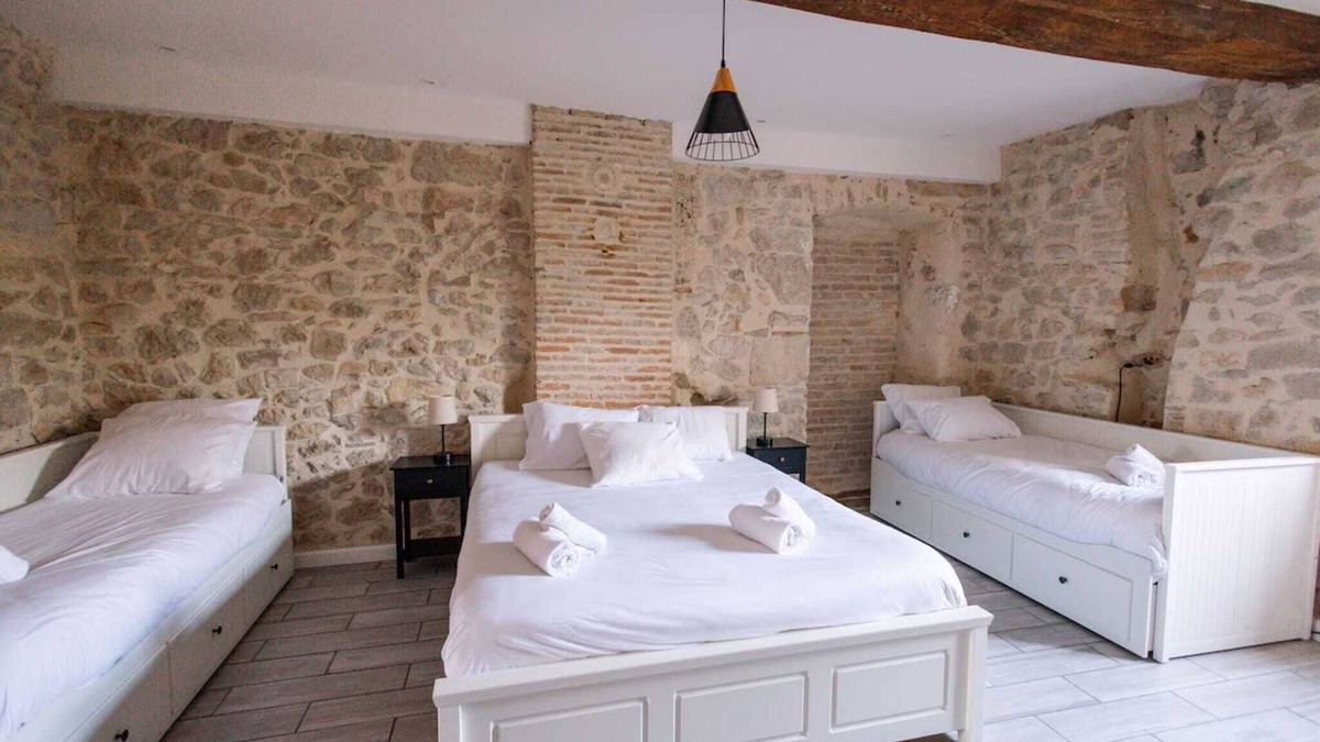 Groslee-Saint-Benoit Villa | Villa Bacchus at the water's edge
