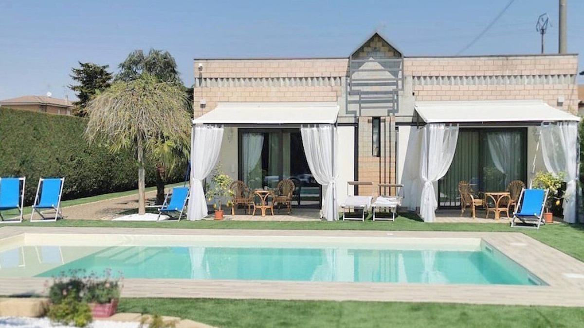 Castelbaldo Villa | Villa Bacio: An elegant and welcoming two-story villa situated at a short distance from the Adige river, with Free WI-FI.
