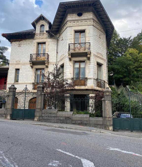 Aix-les-Bains City Center Apartment | Villa Bagatelle