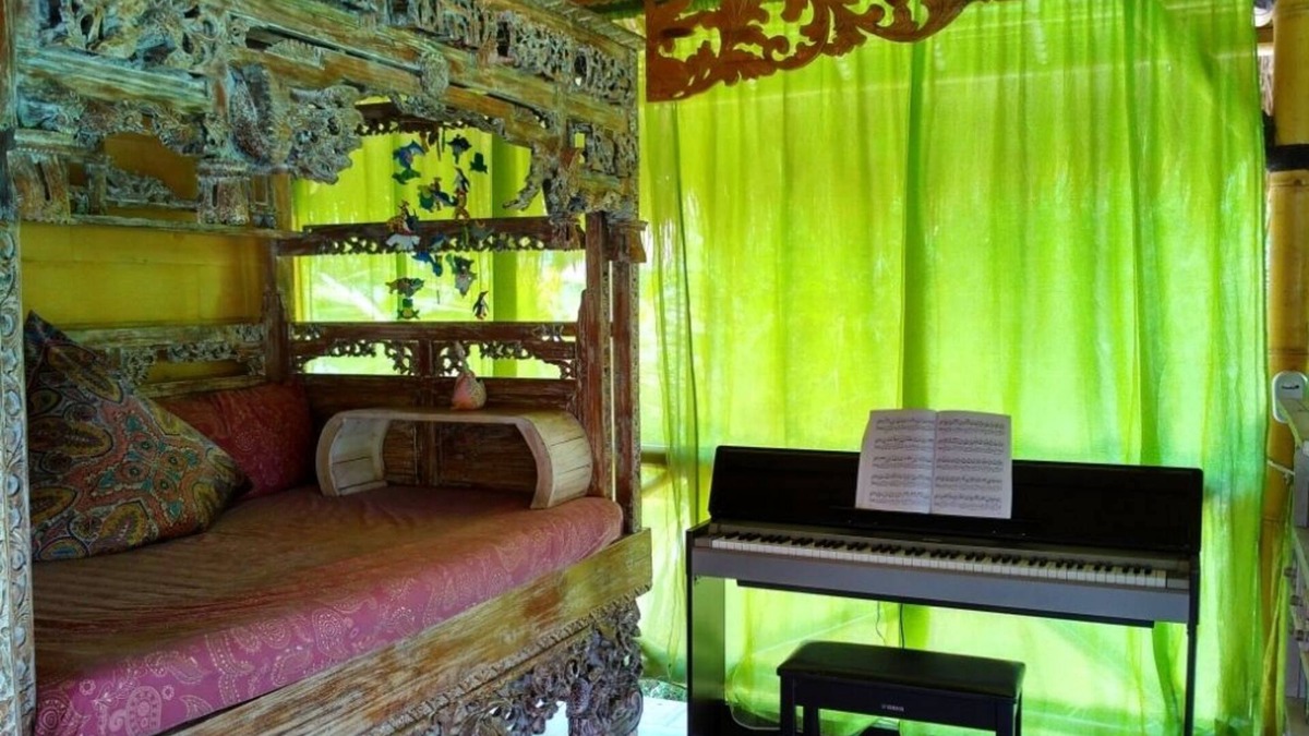 Penatih Villa | Villa "Bali Paradise" 5br. Two houses 3br + 2br, swimming pool, big garden.