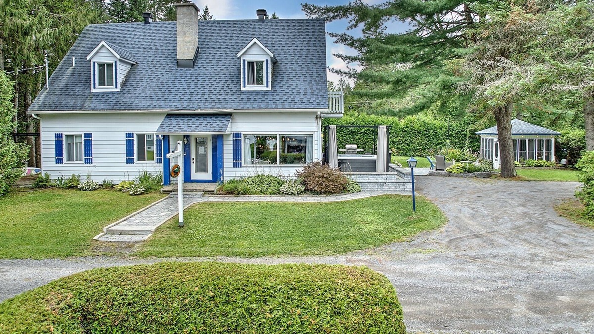 Saint-Jean-de-Matha Ski Chalet | Villa Baraka - Domaine Des Ormes Spa & Lake Access