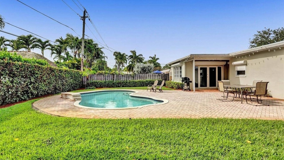 Imperial Point House | Villa Bella -Familly-Home w/Heated Pool, near to the Beach