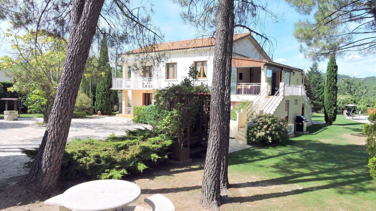 Aubenas Villa | Villa Bella Propriete SUR 2500 M2 Arborés Avec Piscine
