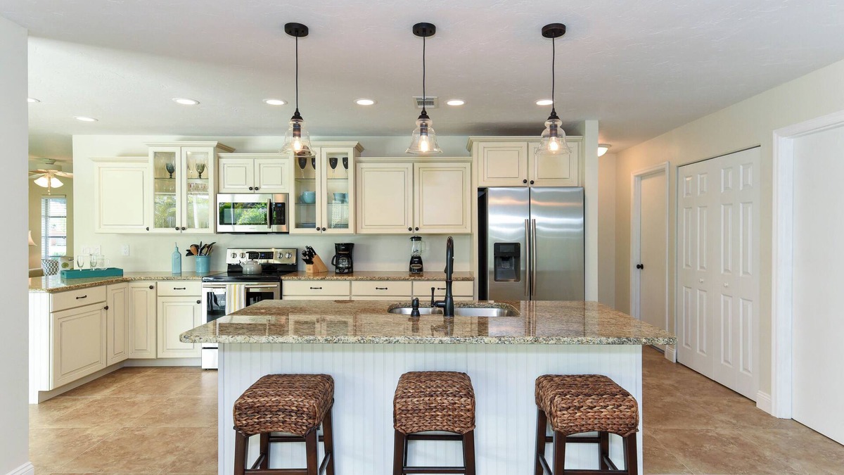 Laurel Villa | Villa Bellini 3BR/2BA, heated private pool, huge fenced-in backyard, petfrienly