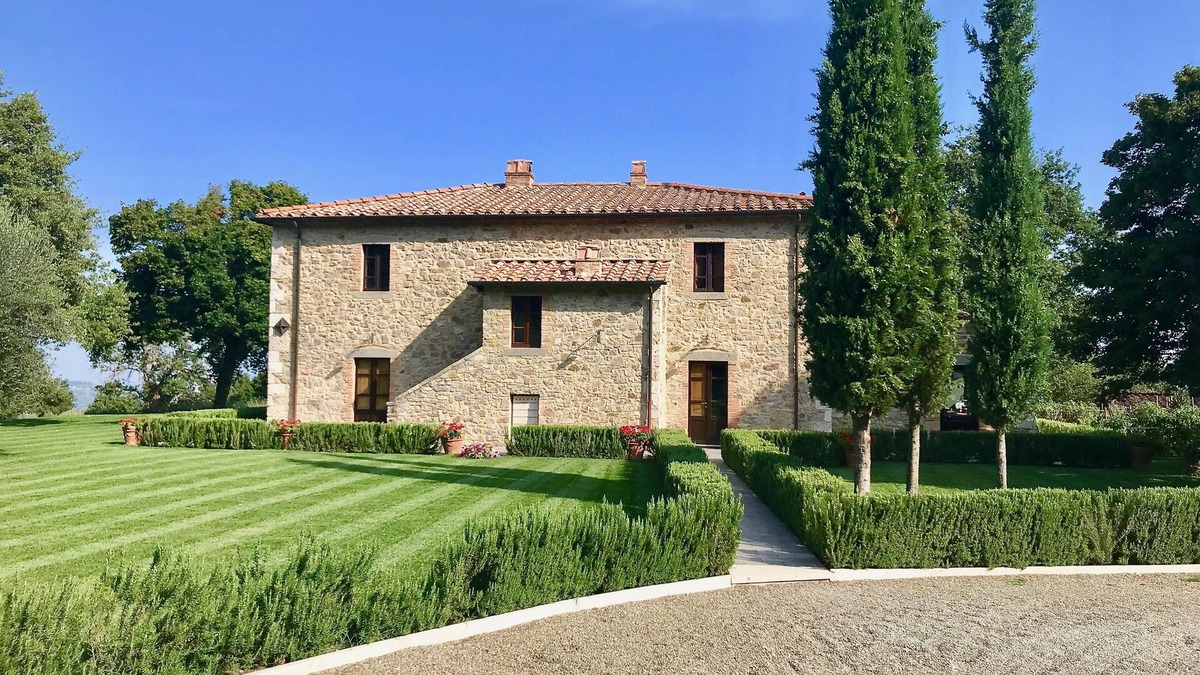 Campiglia d'Orcia Villa | Villa BelSentiero in the Val d'Orcia with infinity pool. Sleeps 10 in 5 rooms