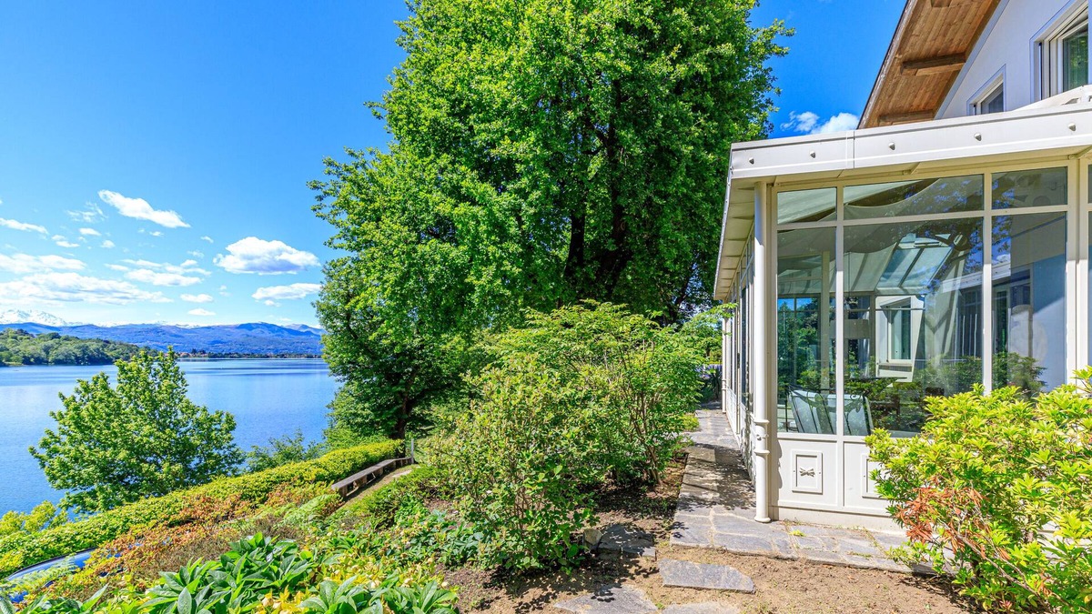 Comabbio Villa | Villa Berenice Au Bord Du Lac, Comabbio, Italy