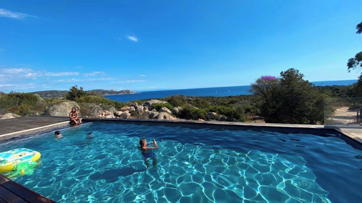 Tizzano Villa | Villa Bergerie with swimming pool between sea and scrubland