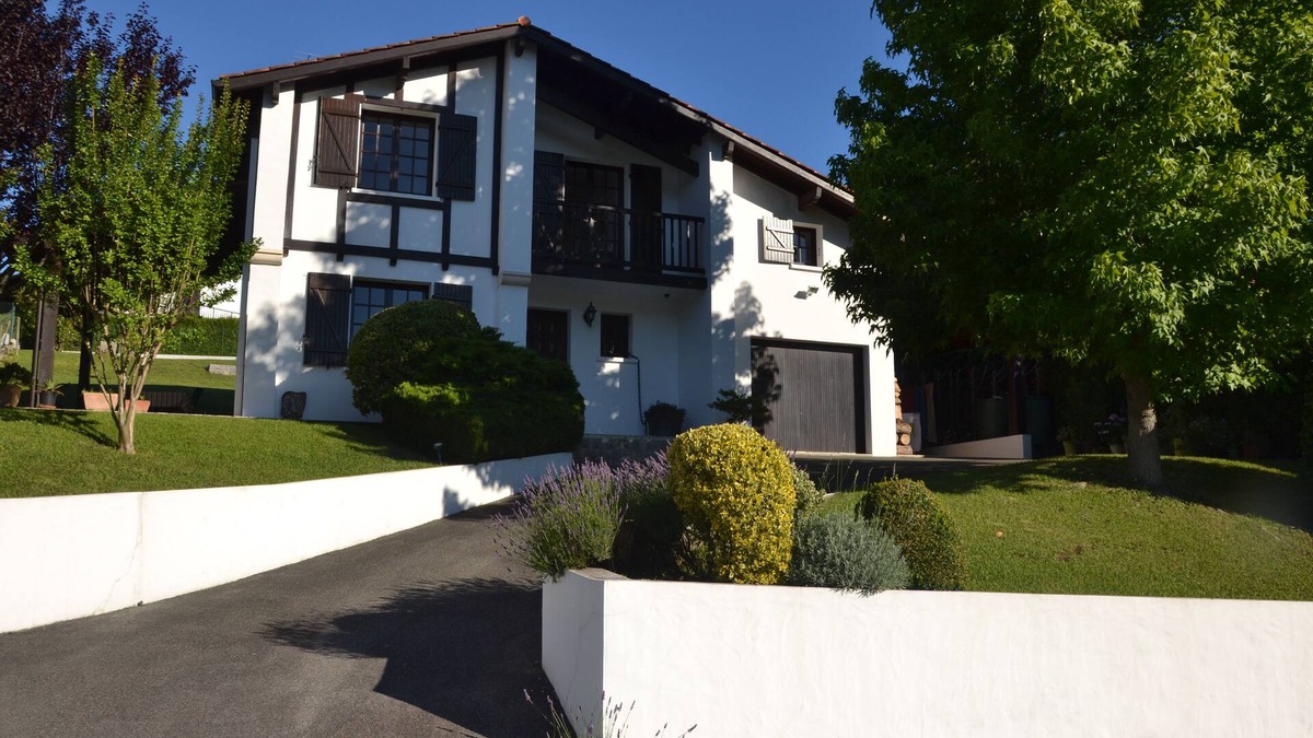 Urrugne House | Villa between sea and mountain, near border