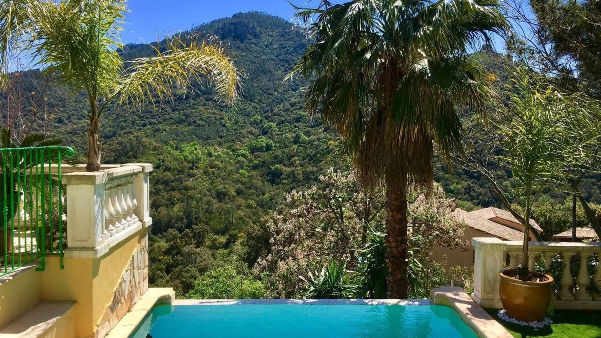 St. Jean de l’Esterel Villa | Villa between sea and mountains with infinity pool