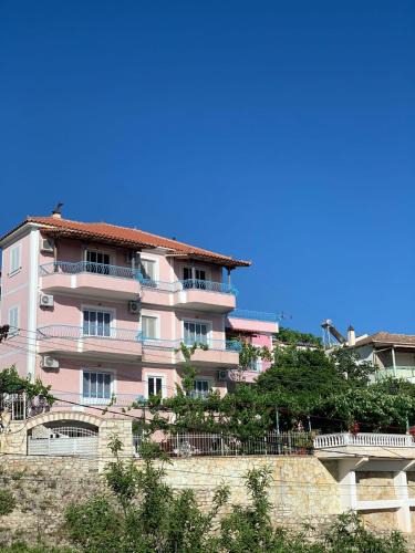 Piqeras House | Villa Bianca1