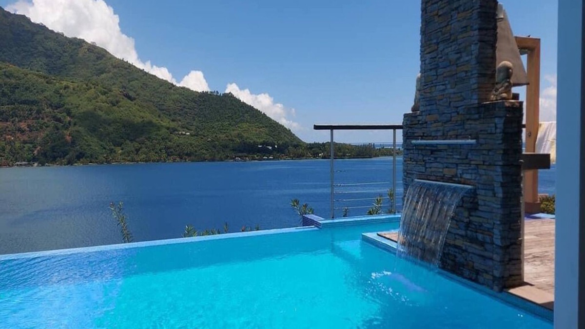 Cook's Bay House | "Villa Blanche" PANORAMIC POOL-BAR COOK BAY
