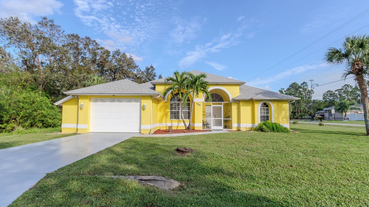 Joel House | Villa Blanka - Beautiful Pool Home in Lehigh Acres