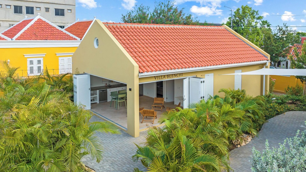 Koralengebied Villa | Villa Blenchi - Elegant Tropical Villa with Terrace in Otrobanda