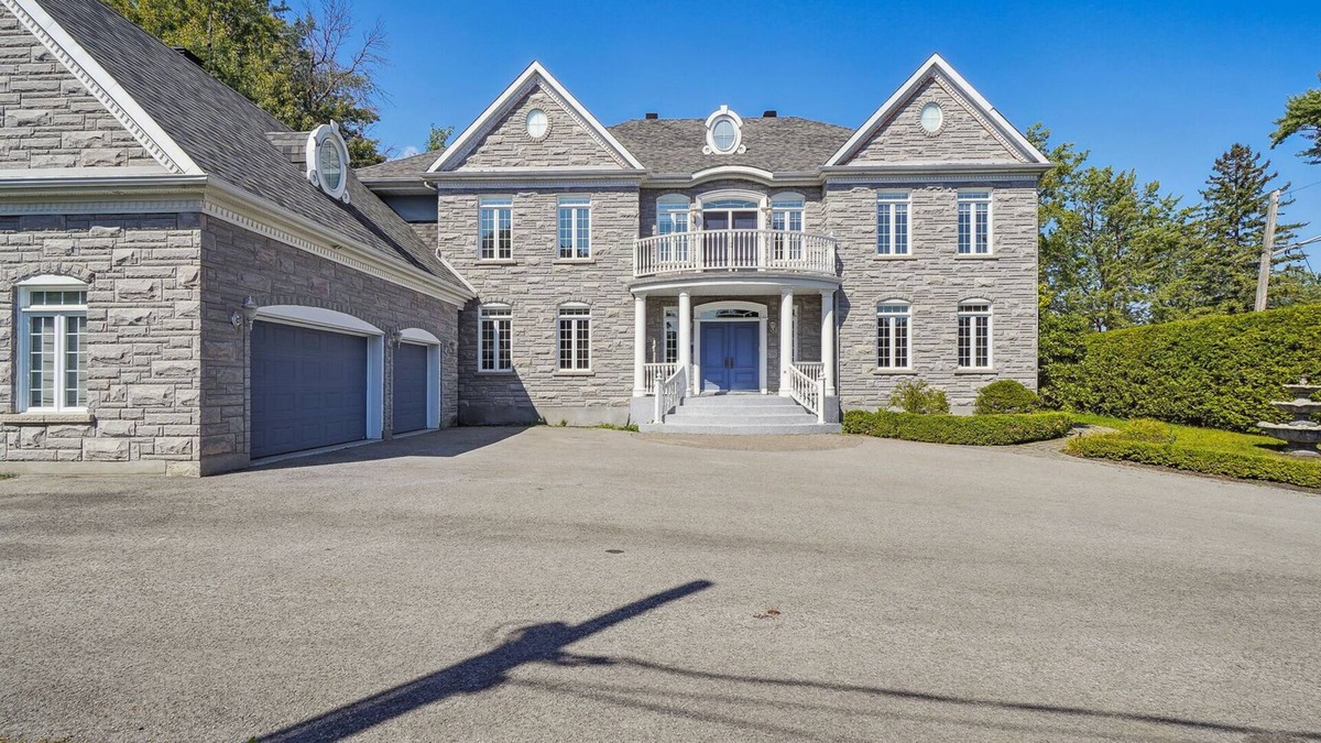 Laval Villa | Villa BORD DE L'EAU
