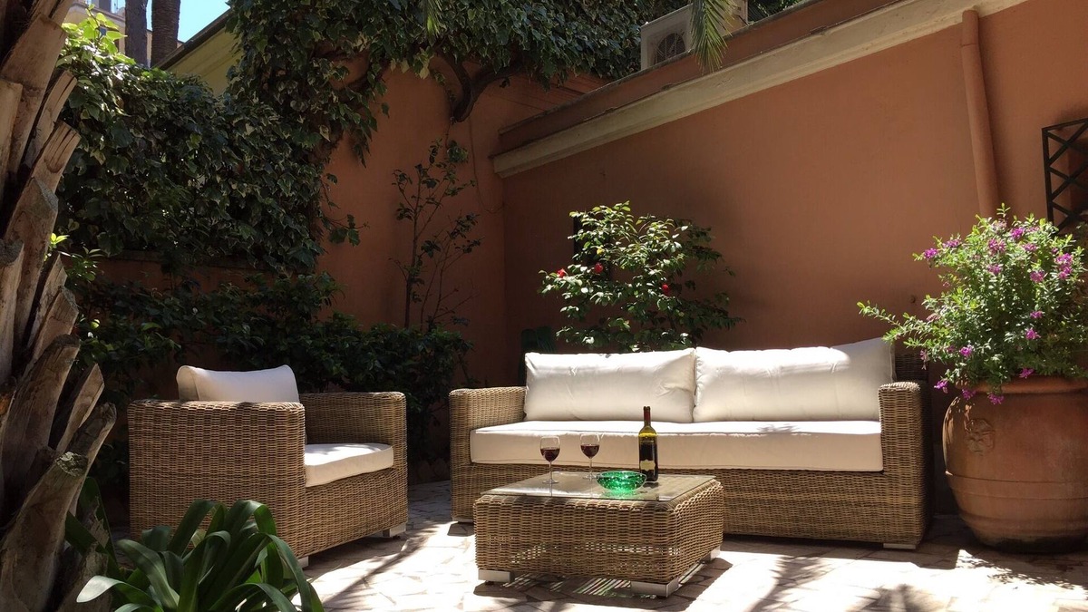 Quartiere III Pinciano Apartment | Villa Borghese Oasis: Quiet, Large Apartment with WiFi, AC, Patio - Palm House 1