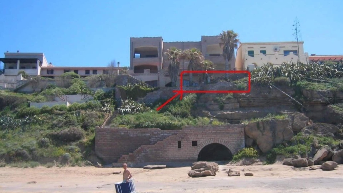 Porto Alabe Apartment | Villa Bosa, waterfront apartment, 10 meters from beach, WIFI, sleep 2
