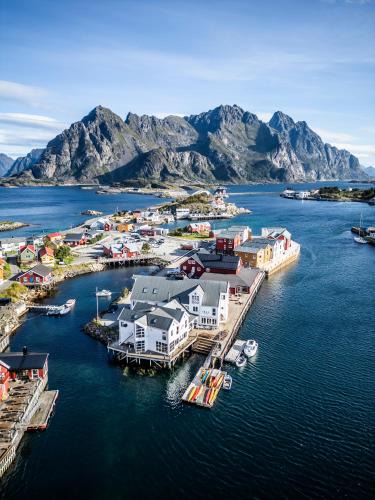 Henningsvaer Hotel | Villa Bryggekanten - by Classic Norway Hotels