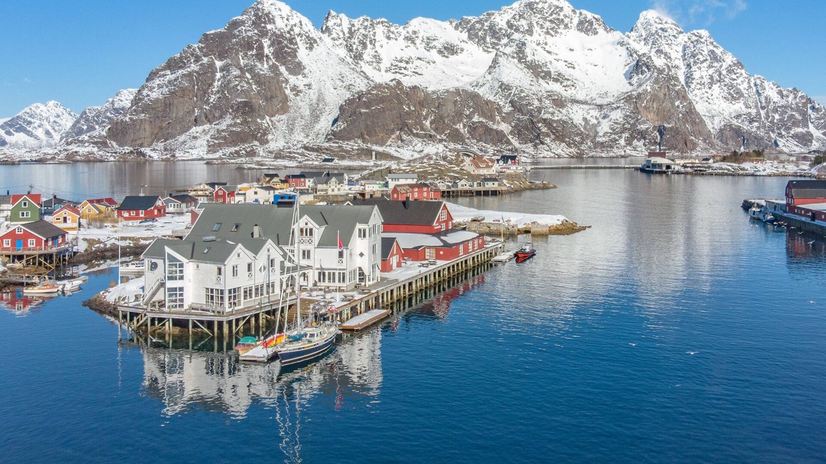 Henningsvaer Hotel | Villa Bryggekanten - by Classic Norway Hotels